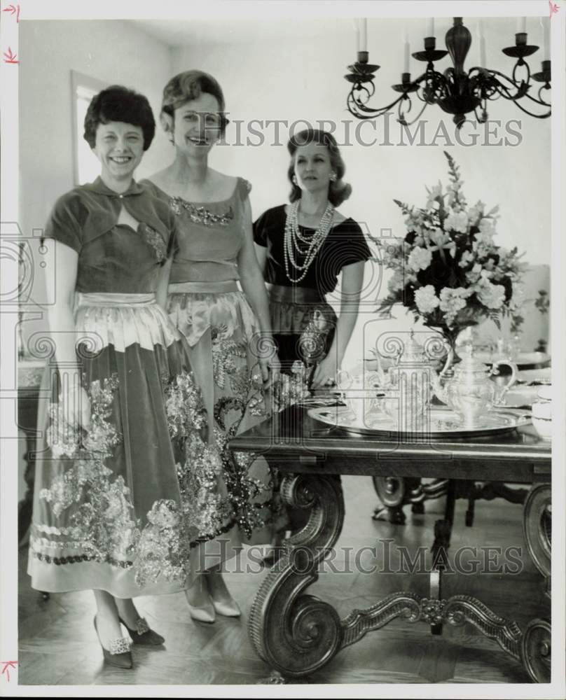 1966 Press Photo Mrs. Thomas Stovall poses with other Junior Forum hostesses.- Historic Images