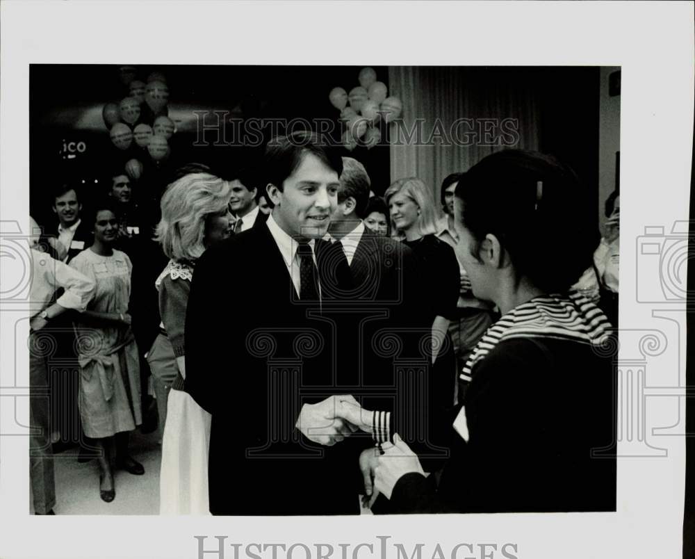 1984 Press Photo Rob Mosbacher, Senatorial candidate greets supporter in Houston- Historic Images