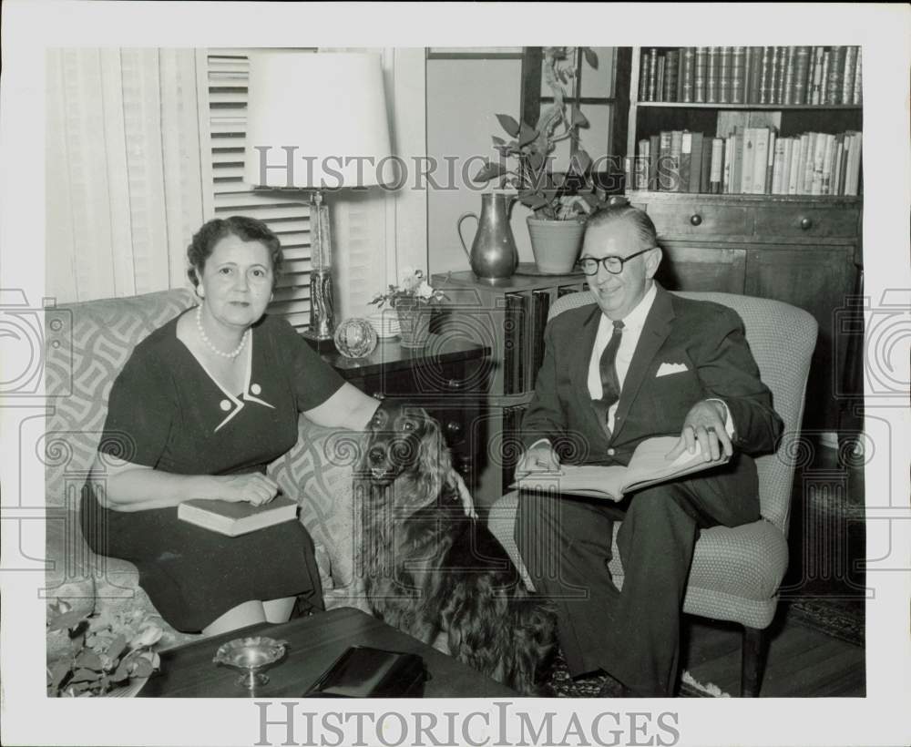 1957 Press Photo East Texas Chamber of Commerce manager Fred Pool with wife, pet- Historic Images