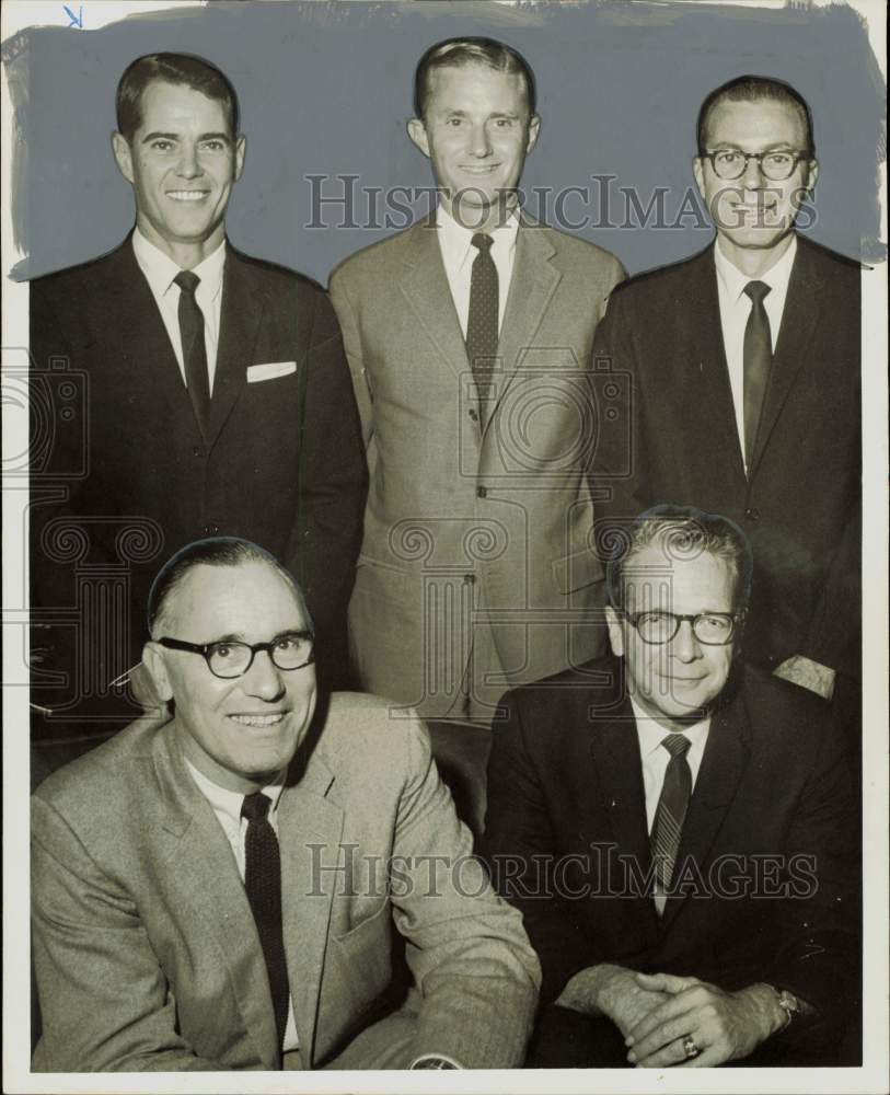 1966 Press Photo Bruce J.C.Edmonds and other American Petroleum officers.- Historic Images