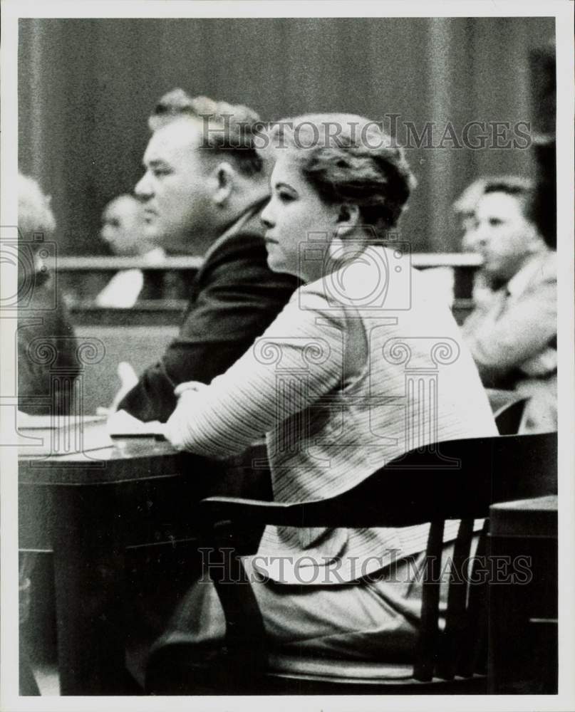 1961 Press Photo Iris Sanford sits in courtroom - hpa84160- Historic Images