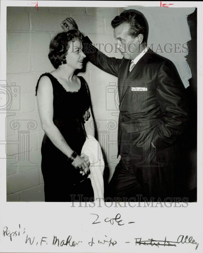 1960 Press Photo Mr. and Mrs. W.F. Maher at Theatre Alley. - hpa84307- Historic Images