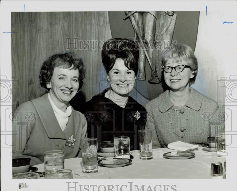 1965 Press Photo Dorothy Newberry and other NASA secretaries at luncheon.- Historic Images