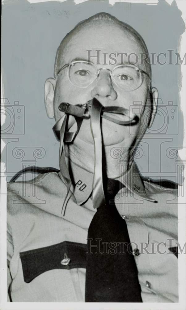 1955 Press Photo Retiring police Captain James Tatum shows ribbon-draped cigar.- Historic Images