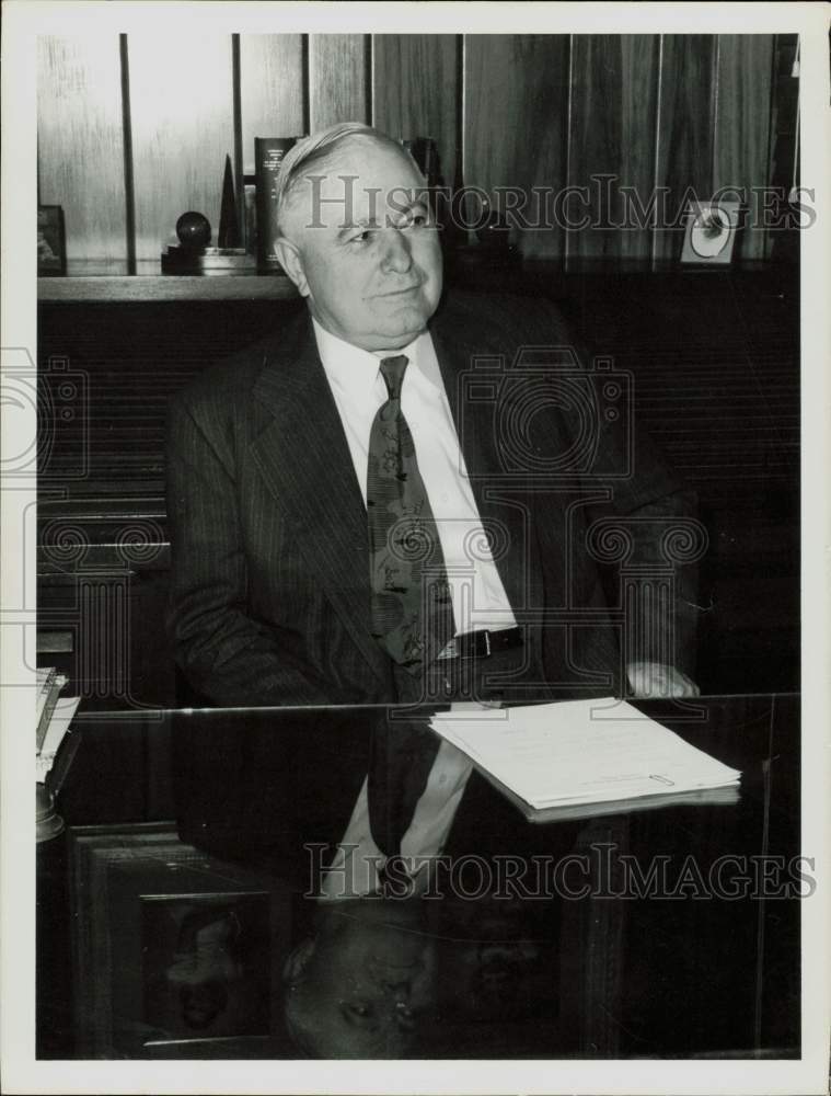 1960 Press Photo Ernest L. Kurth, Sr., Southland Paper Company owner at desk.- Historic Images