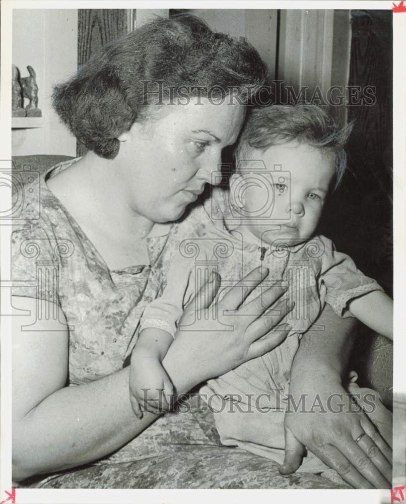 1965 Press Photo Mrs. Frank Stockton and son, rescued from burning Houston home- Historic Images