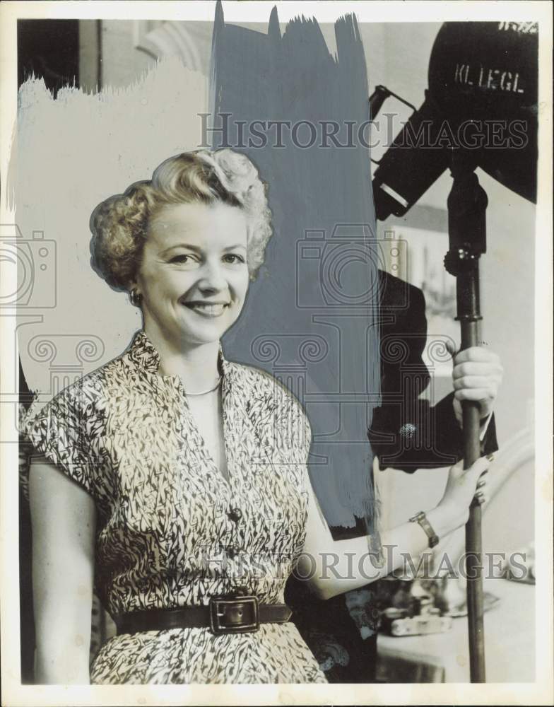 1956 Press Photo Betty Furness, film star - hpa85573- Historic Images