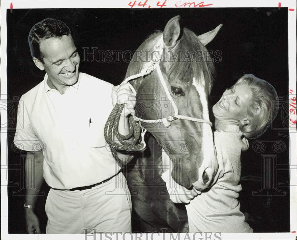 1965 Press Photo Dr. William and Mrs. Tonking with horse Treybars Dandy.- Historic Images
