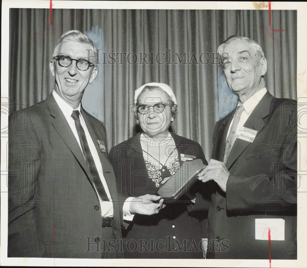 1958 Press Photo Baylor&#39;s Dr. Walter Moursund with E.T. Smith and Mrs. Moursund.- Historic Images