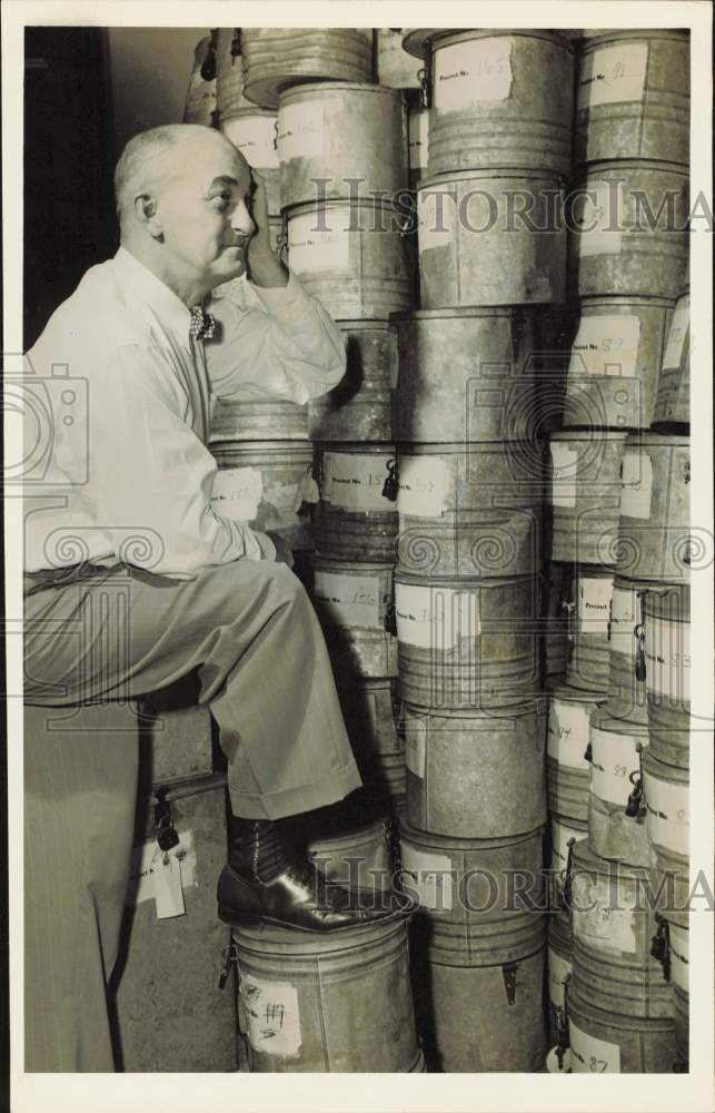 1949 Press Photo William Miller, Harris County Clerk, views barrels.- Historic Images