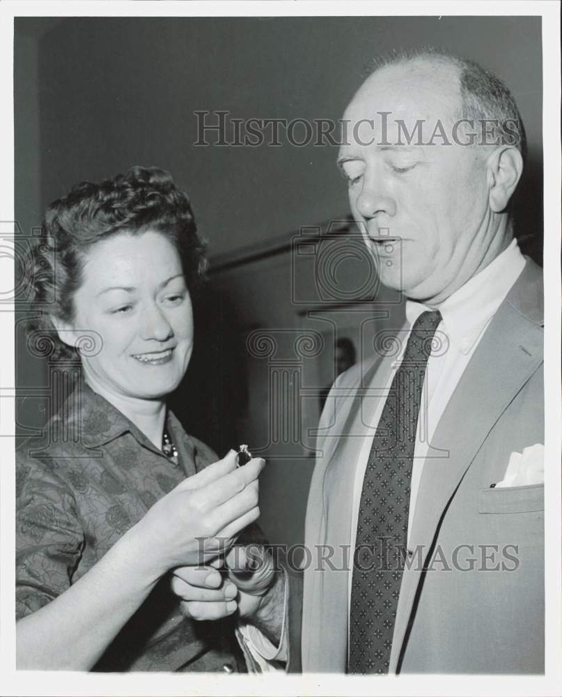 1961 Press Photo Stanley Shipnes and Pat Wood admire a Sears diamond ring- Historic Images