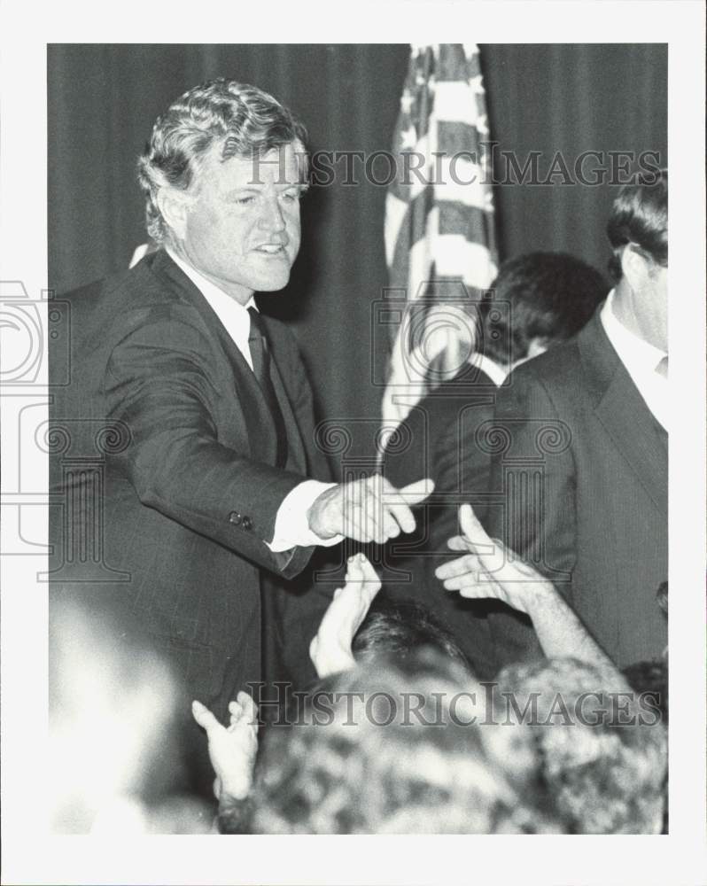 1982 Press Photo United States Senator Ted Kennedy, Shaking Hands with Crowd- Historic Images