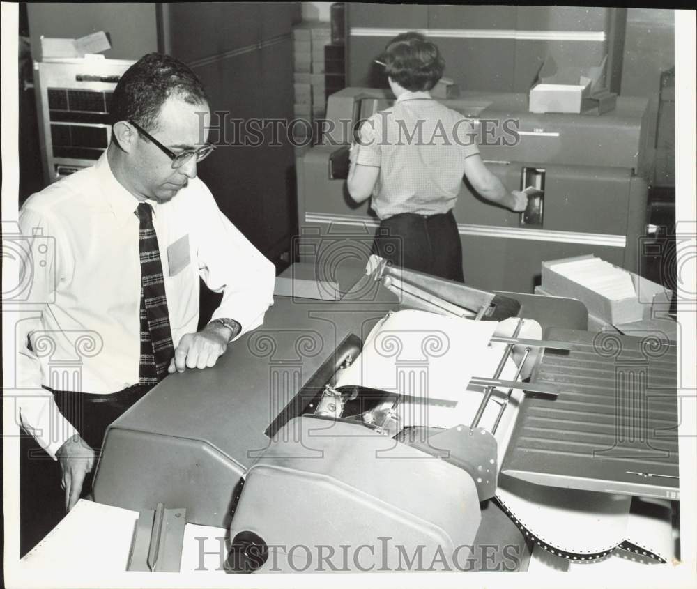 1959 Press Photo Professor Dr. Elliott Organick, University of Houston Computer- Historic Images