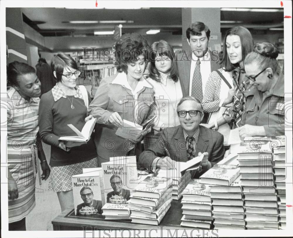 1974 Press Photo Author Dr. David Reuben in Houston - hpa87386- Historic Images