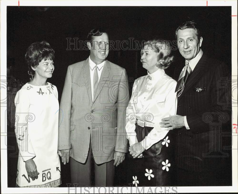 1969 Press Photo Leonard McNeill, Louis Pearce Jr. &amp; Wives, of Houston- Historic Images