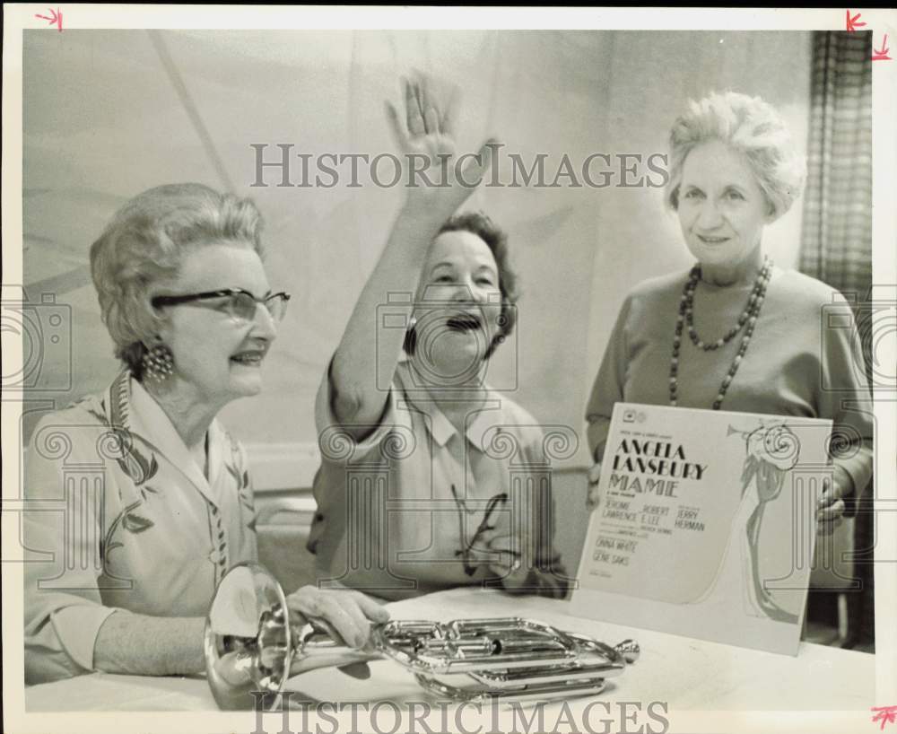 1967 Press Photo Woman&#39;s Club Members Plan &quot;Mame&quot; Musical Event - hpa88126- Historic Images