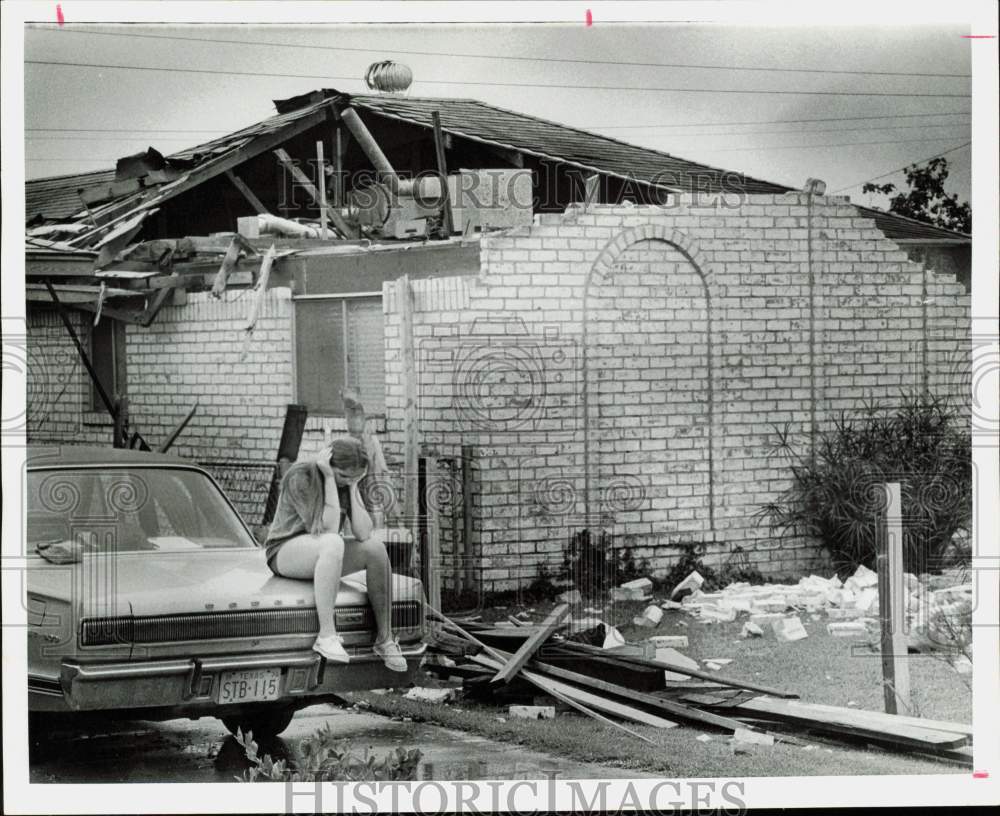 1974 Press Photo Houston Tornado Victim Nancy Keever of Spring Branch, Texas- Historic Images