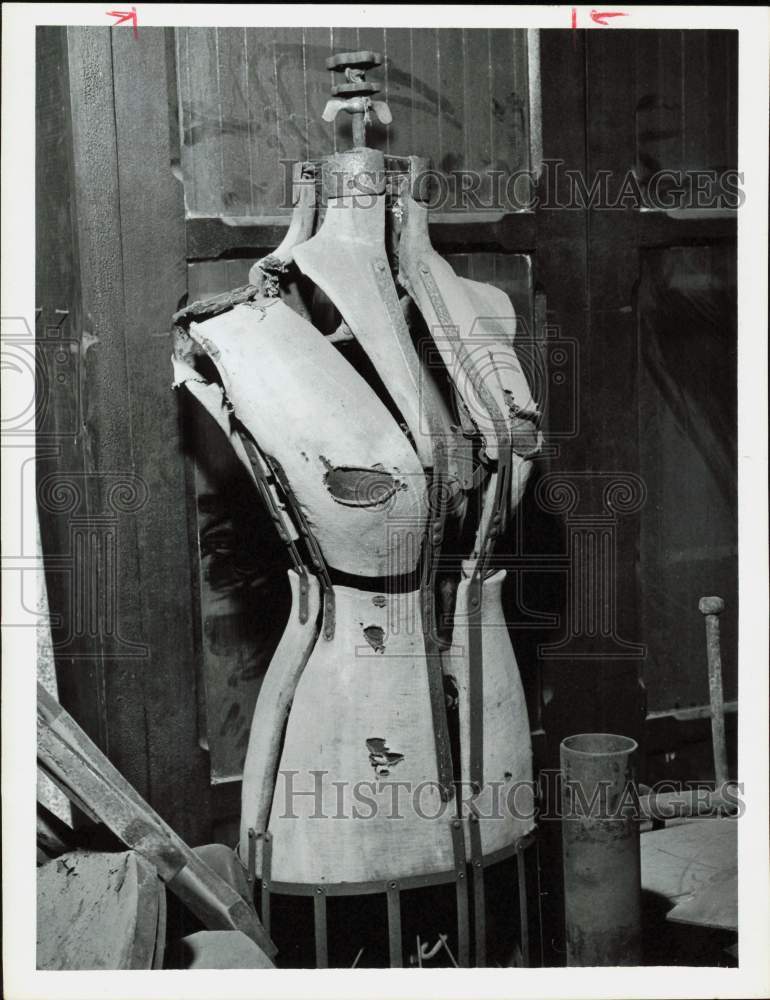 1963 Press Photo Old-Fashioned Antique Dress Form - hpa89089- Historic Images