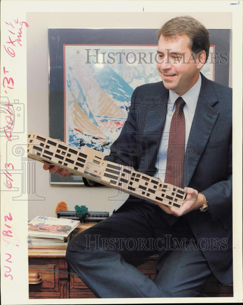 1988 Press Photo Drew Lewis, President of Lewis Partners Inc. - hpa89366- Historic Images