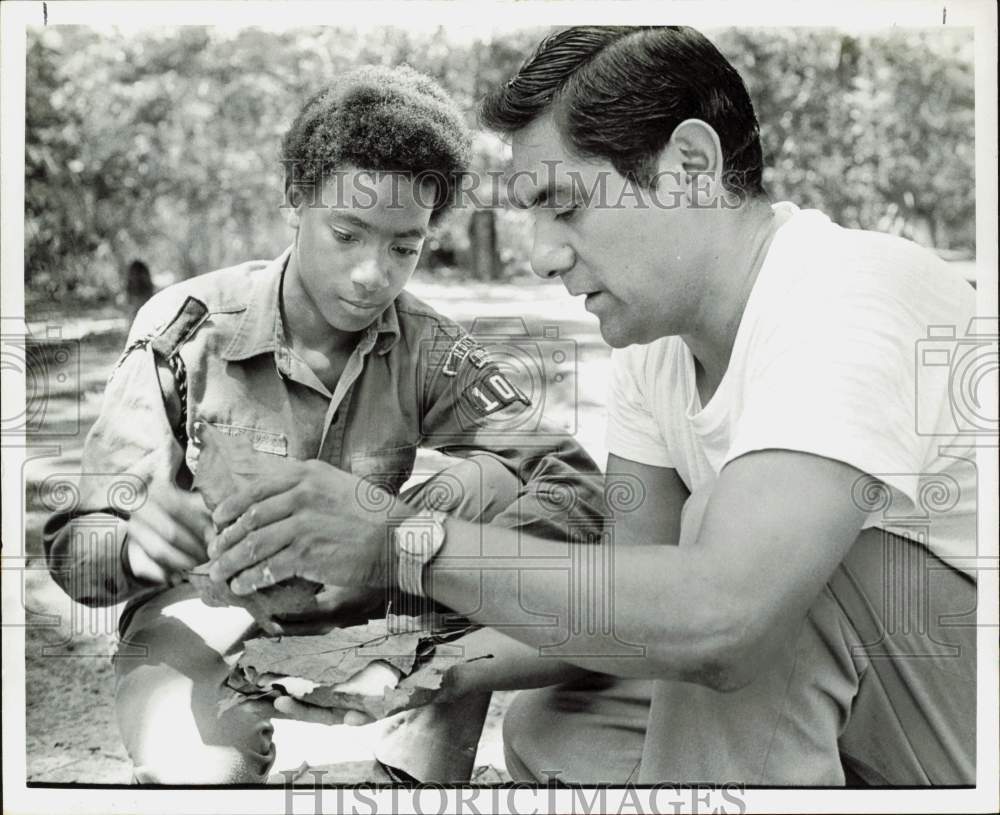 1973 Press Photo Douglas Johnson, 13, and Boy Scout Leader Pete Martinez- Historic Images