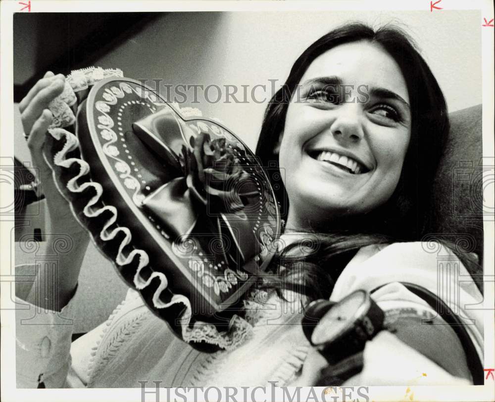 1971 Press Photo Jane Ellsworth, Donated Blood for Boyfriend, Leukemia Patient- Historic Images