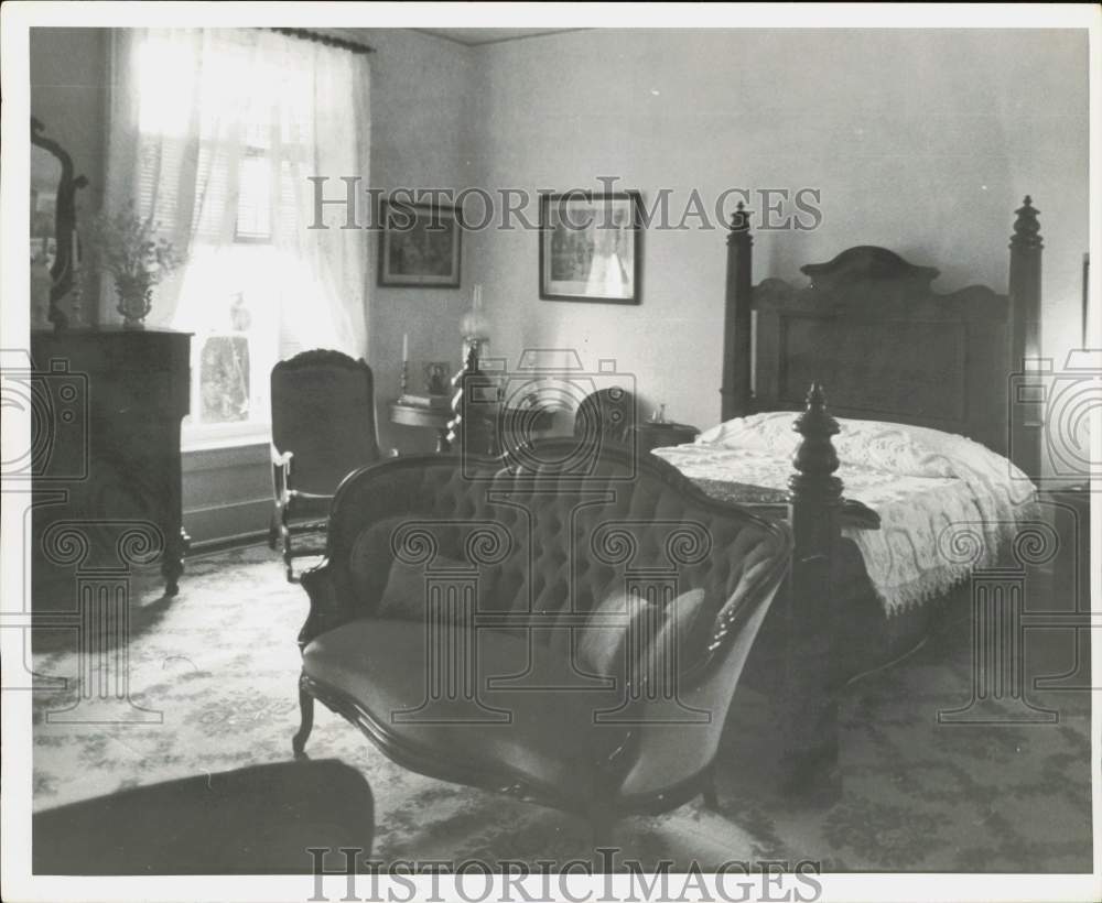 1961 Press Photo Bedroom at Varner-Hogg Plantation House - hpa90129- Historic Images