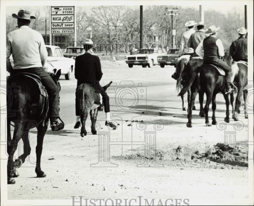 1956 Press Photo Paul E. Mayer on Donkey During Trail Ride in Houston- Historic Images