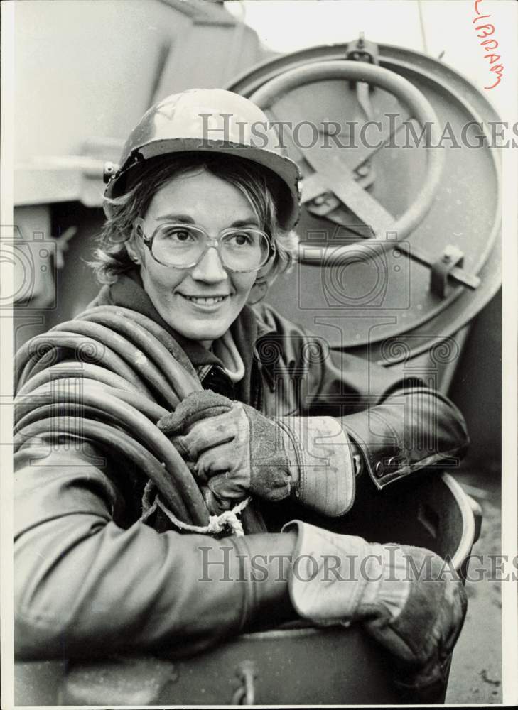 1978 Press Photo Sue Caron, Worker at Bath Iron Works, Bath, Maine - hpa90652- Historic Images