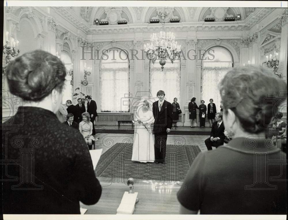 1975 Press Photo Couple in Soviet Marriage Ceremony - hpa90702- Historic Images