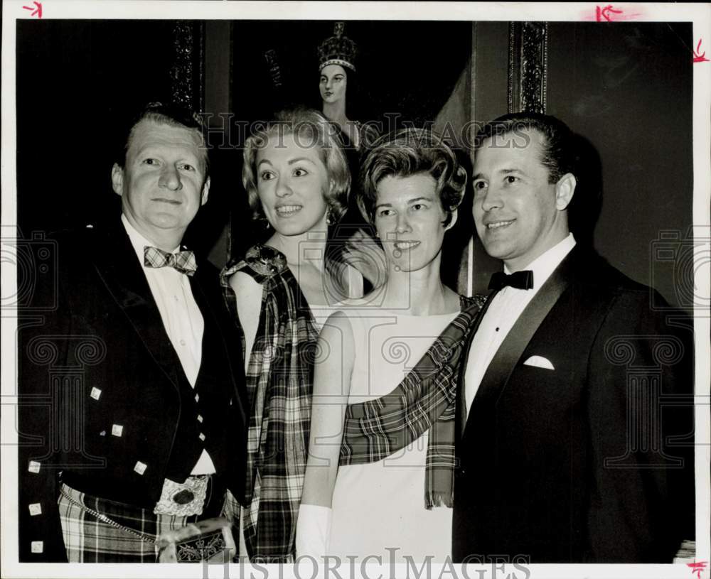 1968 Press Photo Heather and Thistle Society members attend poet honors event.- Historic Images