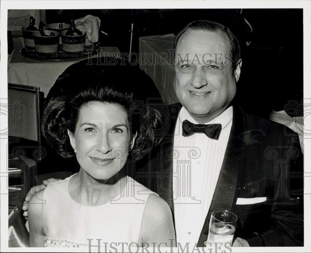 1967 Press Photo Obbie and Edith Lewis attend Shamrock Hilton Opera Ball, Texas- Historic Images