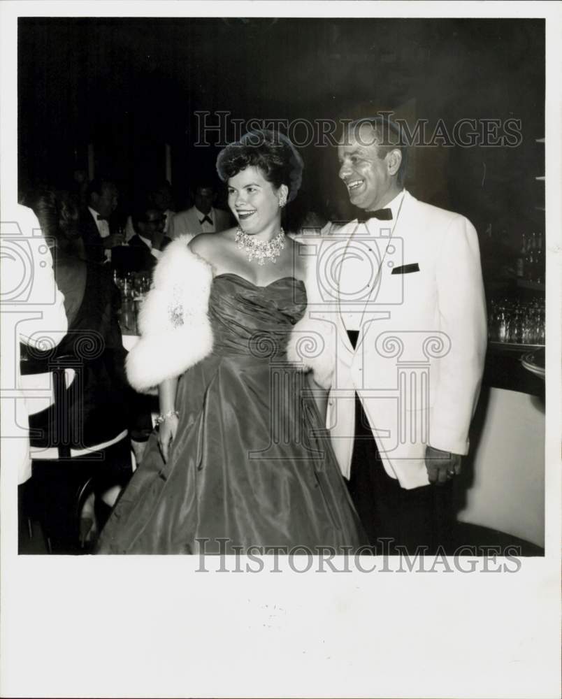 1961 Press Photo Joan Sprackling and Milton Makris attend Cork Club opening, TX- Historic Images