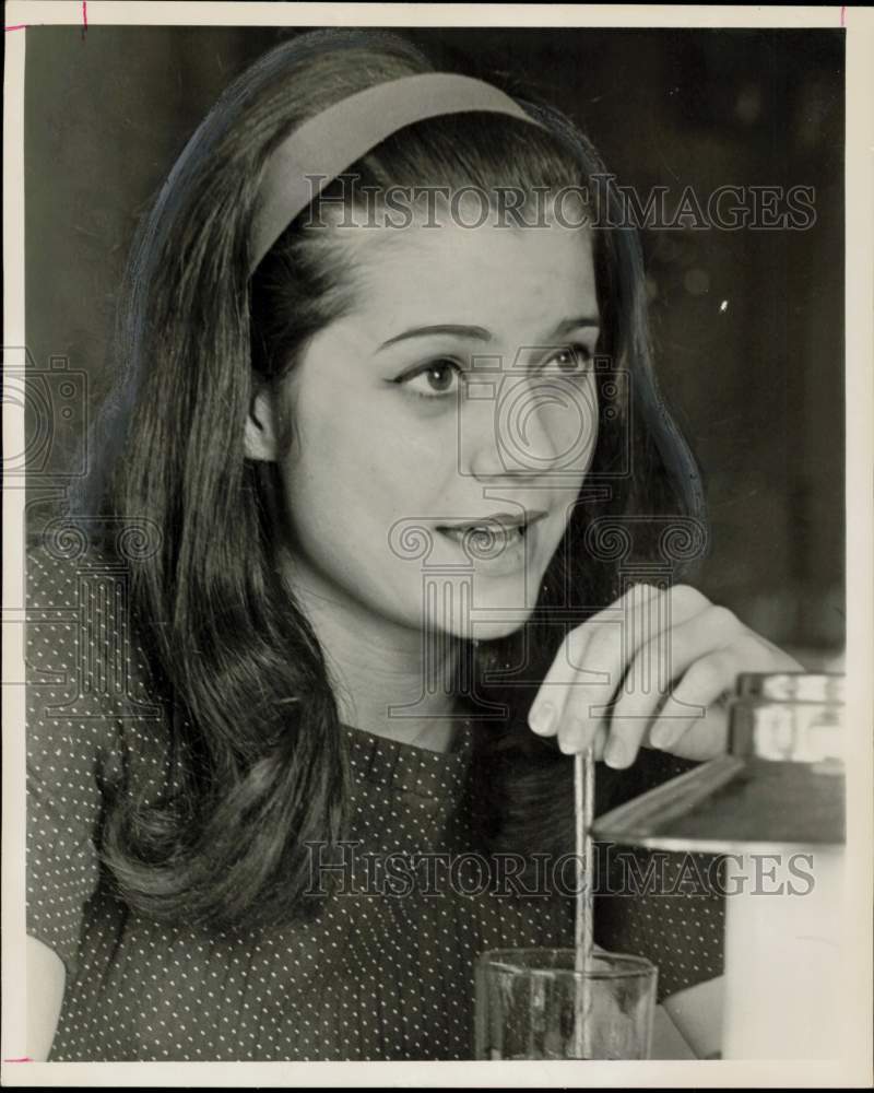 1967 Press Photo Diane Landry, Houston recording artist. - hpa92644- Historic Images