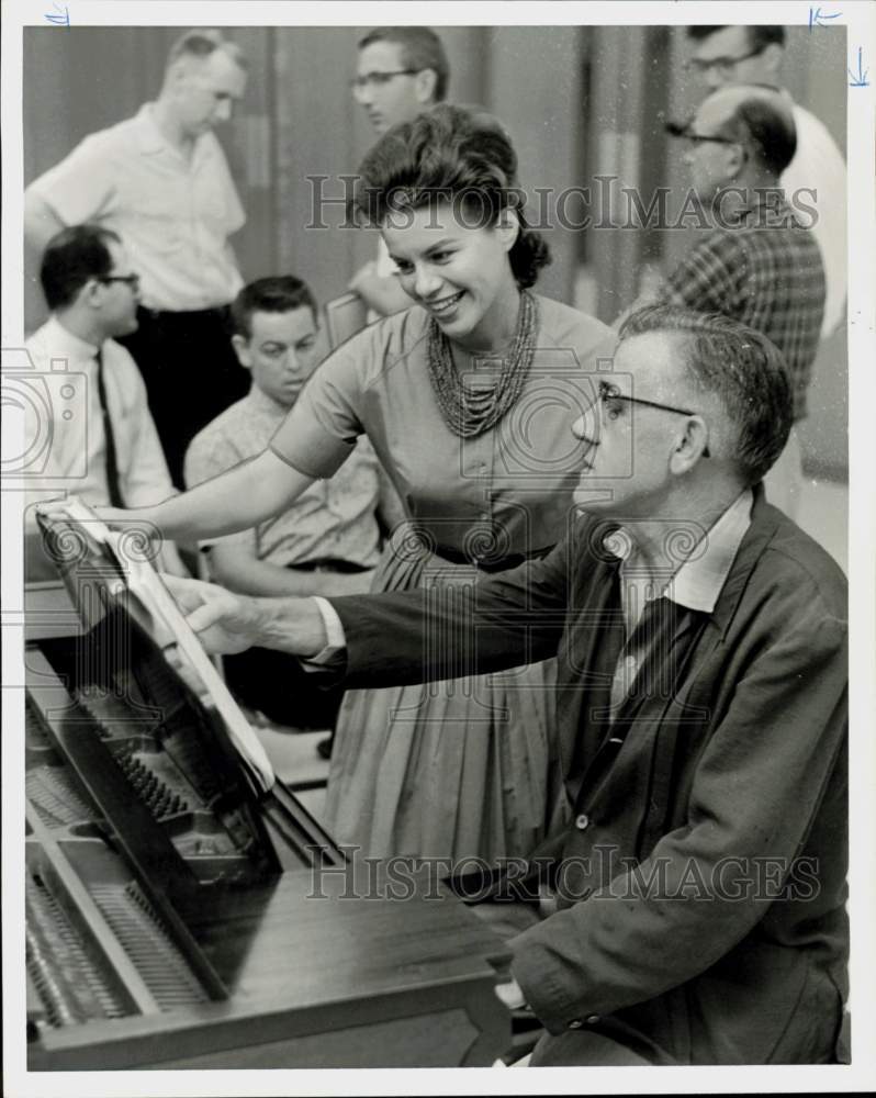 1962 Press Photo Dr. Merrills Lewis, Genevieve Gelles rehearse Operetta in Texas- Historic Images