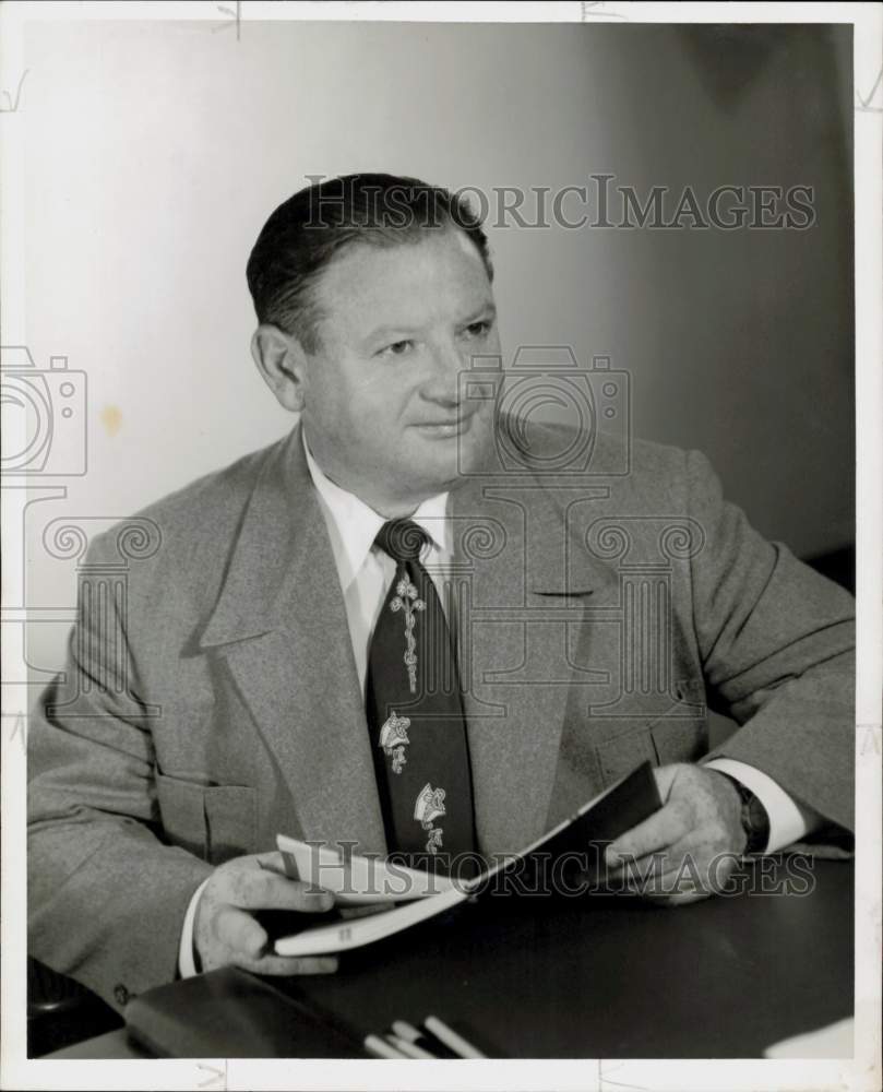 1955 Press Photo Leon Green, Houston Housing Authority board member and builder.- Historic Images