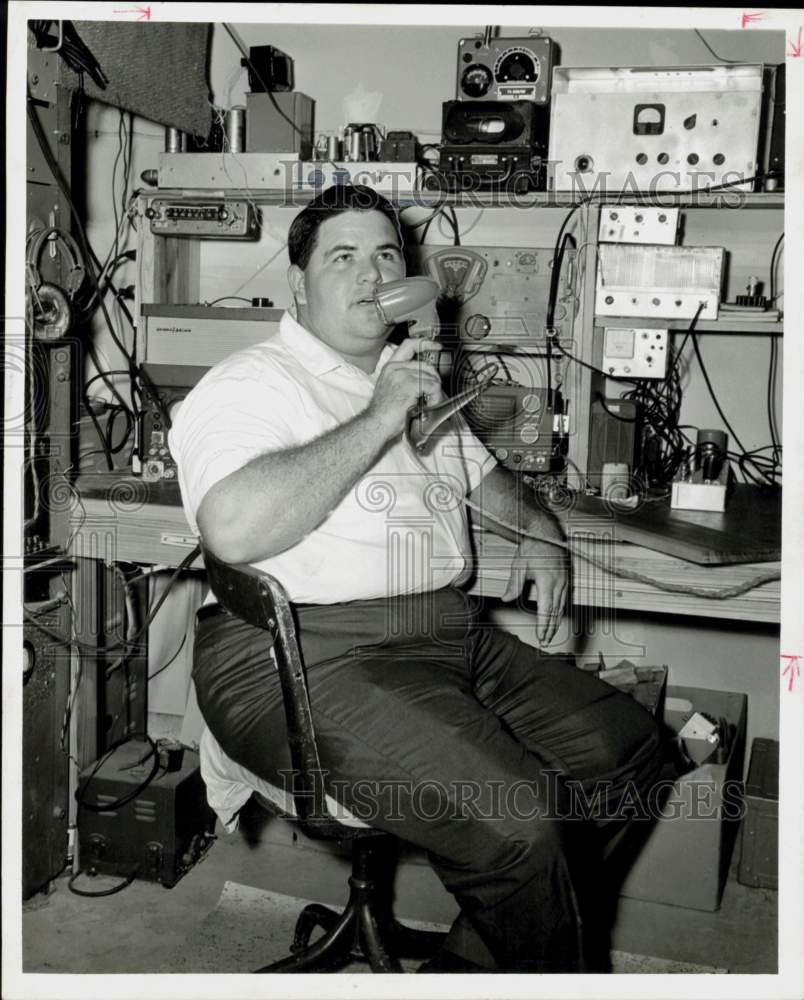 1965 Press Photo Robert Pace, NASA technician, operates ham radio in Houston- Historic Images