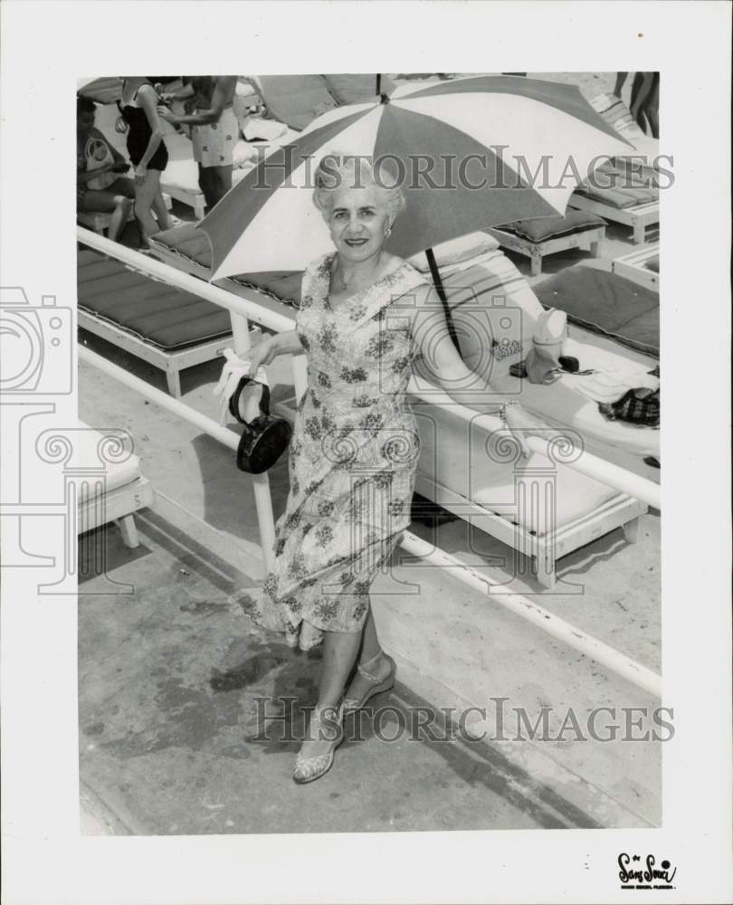 1957 Press Photo Katherine Mustakoff vacationing at Sans Souci Hotel, Miami.- Historic Images