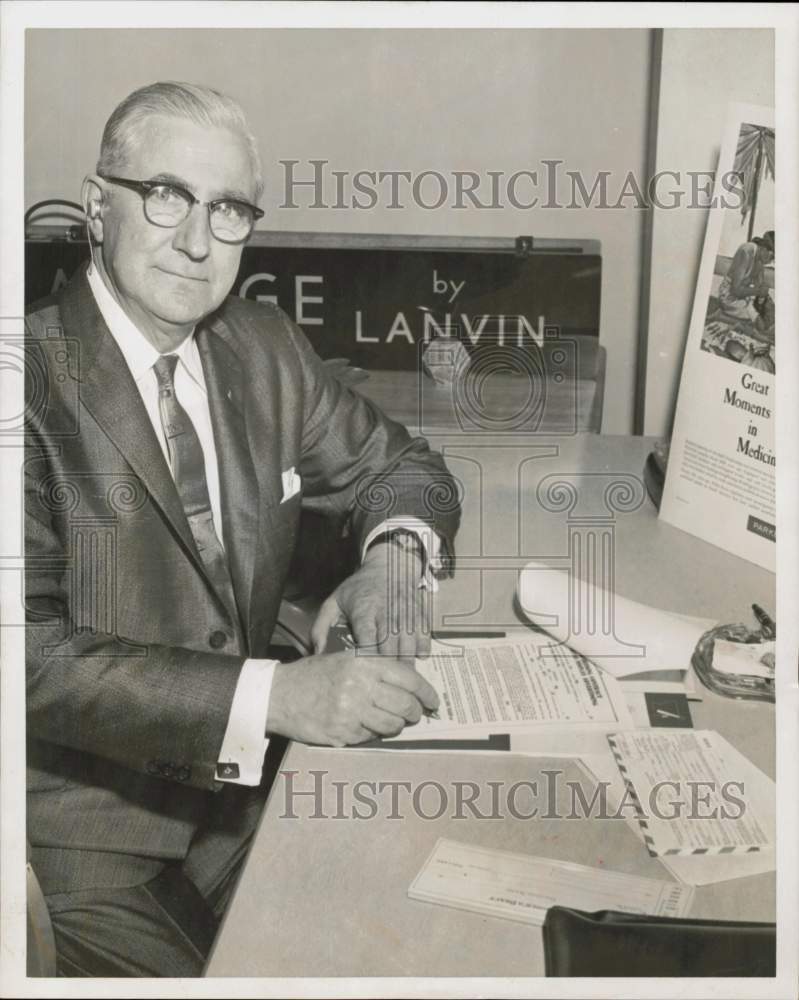 1959 Press Photo Vernon C.J. Peterson, owner of Medical Center Pharmacy.- Historic Images