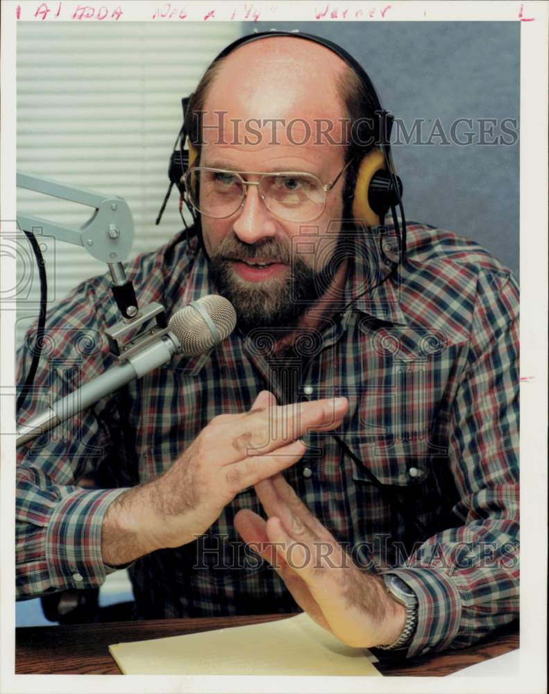 1990 Press Photo Barry Warner, KILT-AM radio personality, on air - hpa93598- Historic Images