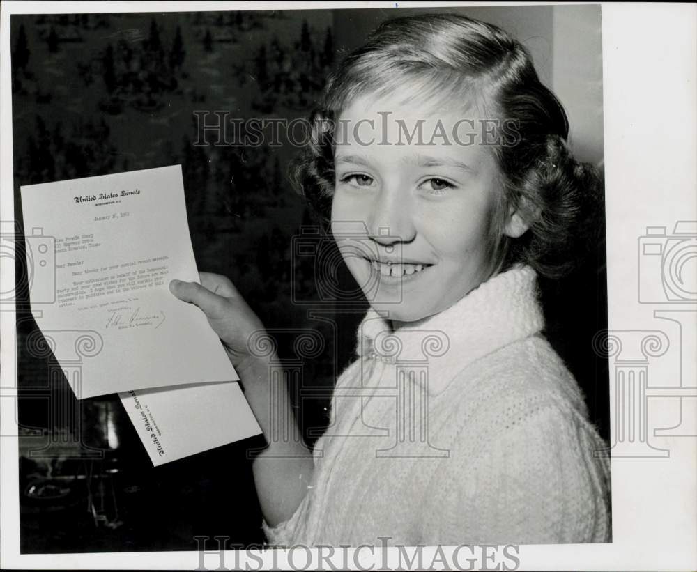 1961 Press Photo Pamela Joyce Sharp holds letter from President-Elect- Historic Images