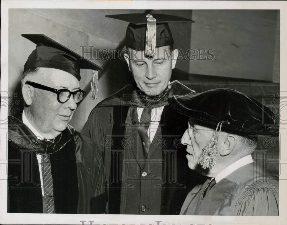 1959 Press Photo Dr. Stanley Olson with other Baylor officials at commencement.- Historic Images