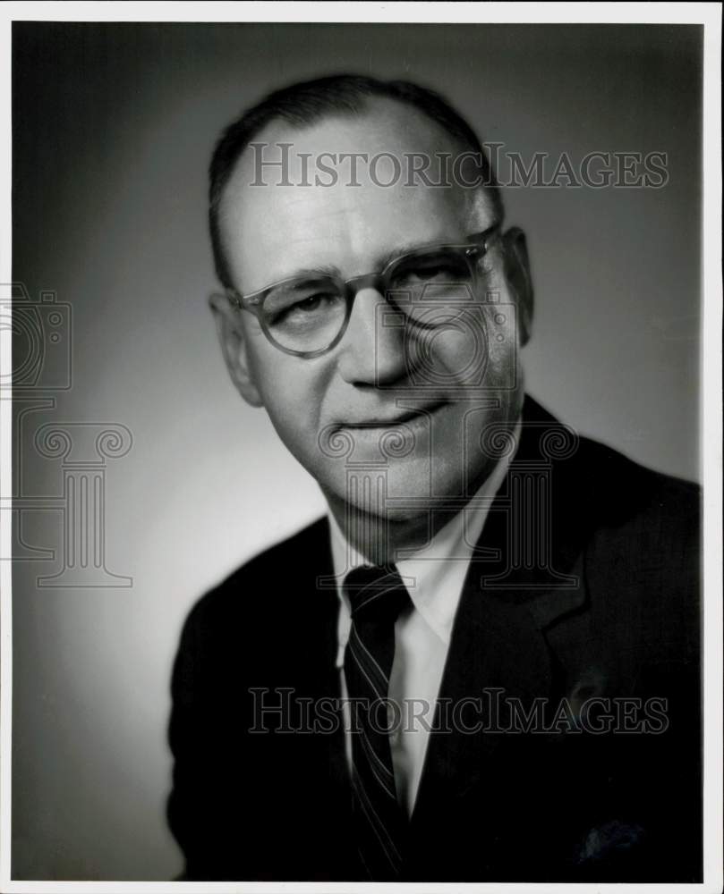 1956 Press Photo Howard Henderson, Trunkline Gas Company vice president- Historic Images