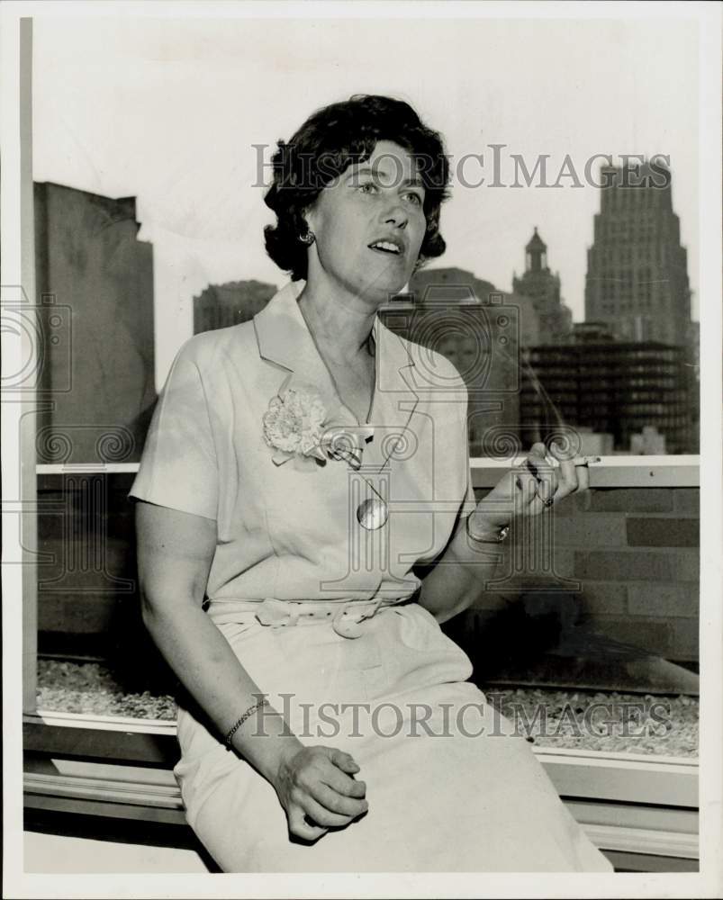 1962 Press Photo English teacher Nina Raper says Houston is dynamic and modern.- Historic Images