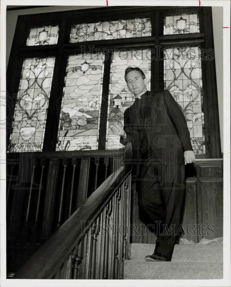 1966 Press Photo Reverend William Young, University of Saint Thomas president.- Historic Images