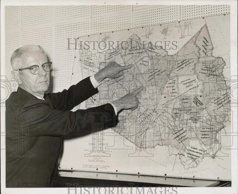 1960 Press Photo Superintendent Hall Sheppard shows school district changes.- Historic Images