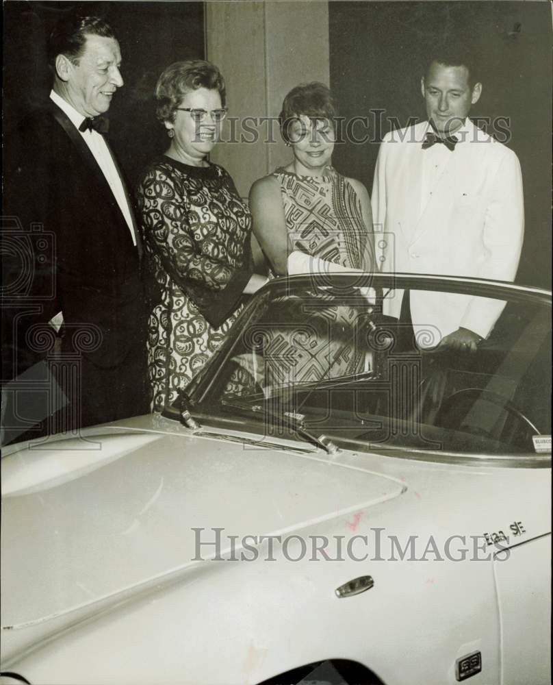 1969 Press Photo George Altwater, Henry Broadnax and wives at International Gala- Historic Images