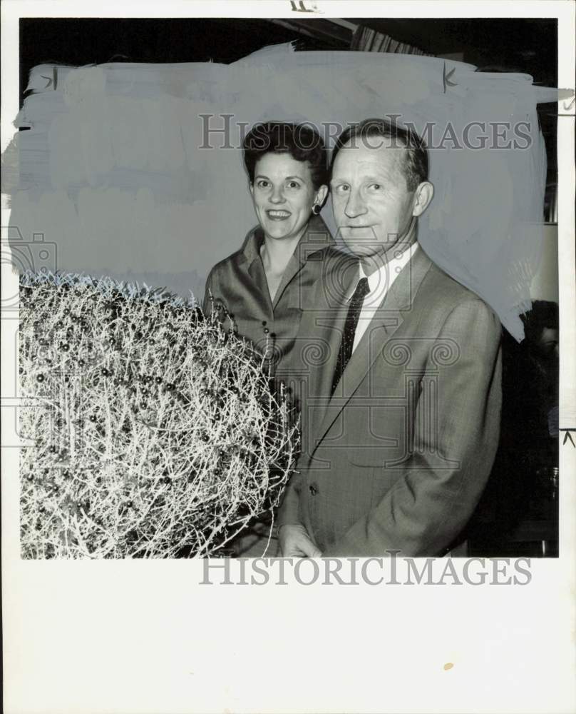 1959 Press Photo C.W. Johnson, Top of the Mark Club, poses with his wife.- Historic Images