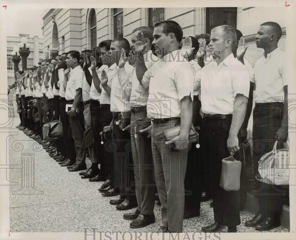 1967 Press Photo U.S. Marines sworn in by Major John Airola at Customs House.- Historic Images