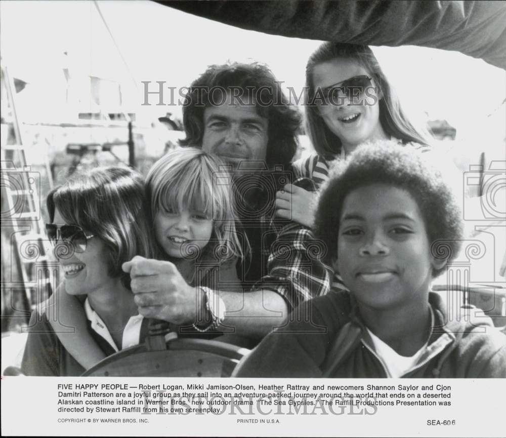 Press Photo The cast in a scene from &quot;The Sea Gypsies.&quot; - hpp04399 - Historic Images