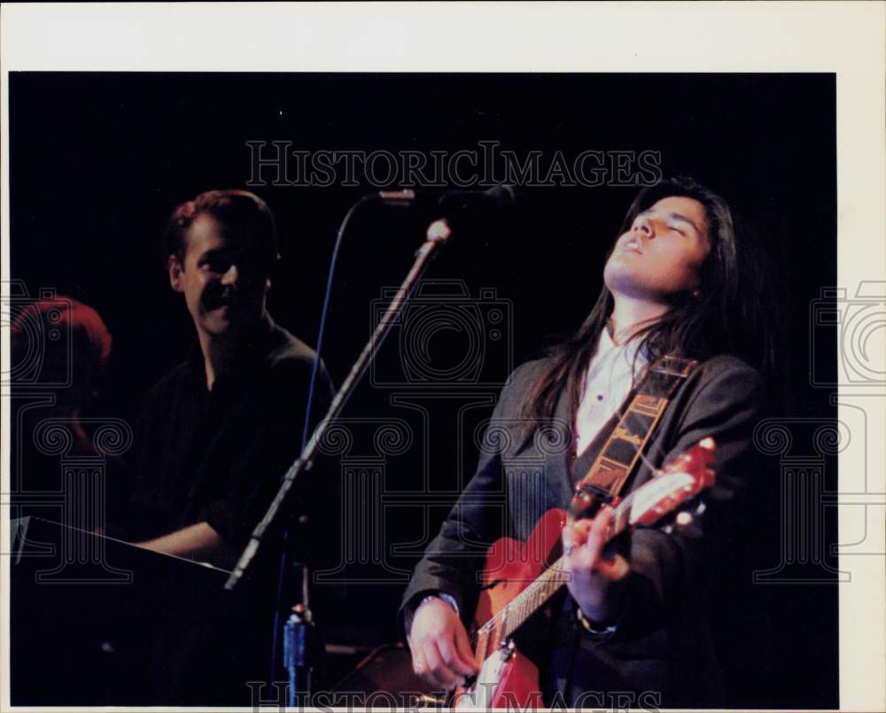 1989 Press Photo Tanita Tikaram performing at Rockefeller&#39;s. - hpp04510- Historic Images